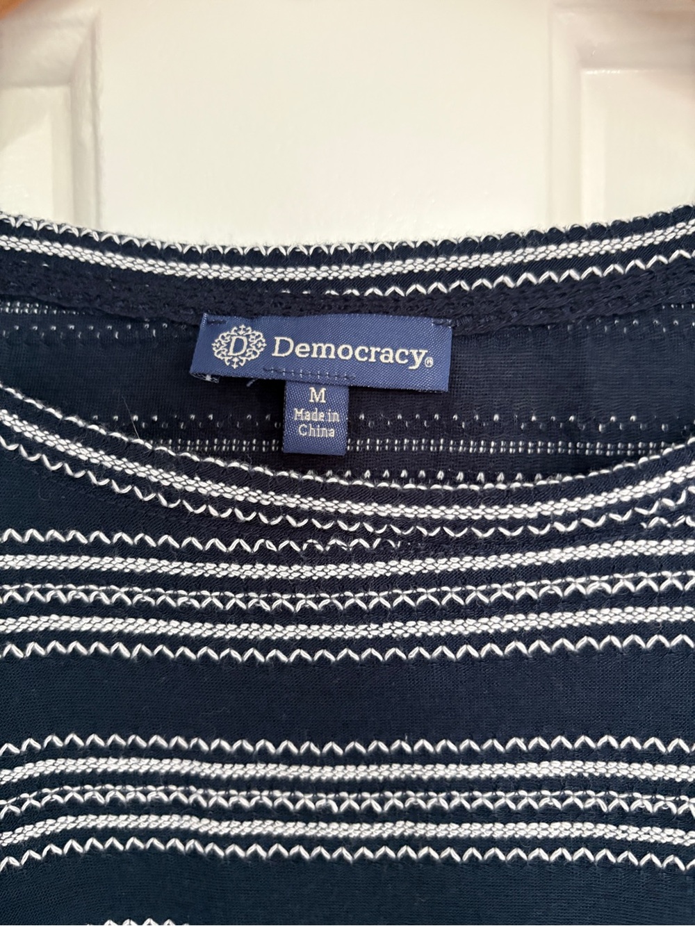 Democracy Women's Medium Navy Striped Short Sleeve Top - Picture 2 of 8